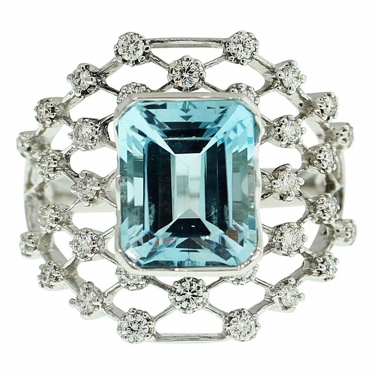 18CT WHITE GOLD NATURAL AQUAMARINE & DIAMOND